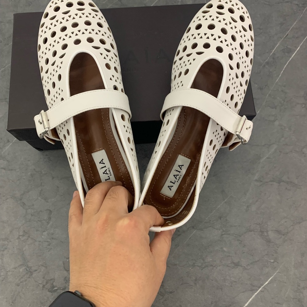 Women's White Cutout Mary Jane Shoes - Picture 5 of 6